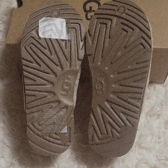 UGG Fluffy Cream Slippers