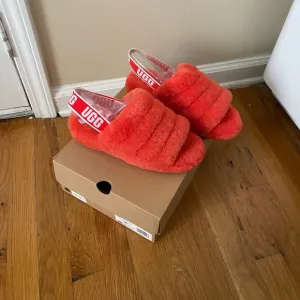 Ugg fluffy slides in red currant