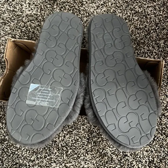 Ugg Fluffy Slippers, NWT