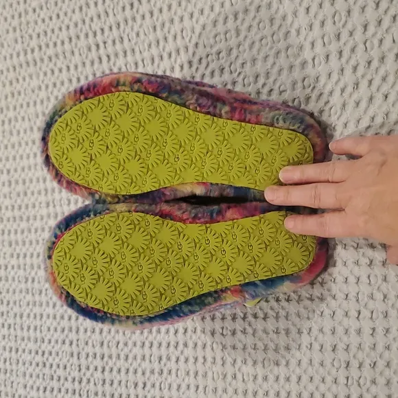 UGG Kids Colorful Fluffy Slippers (23)