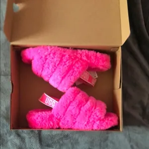 UGG Kids Fluffy Pink Slippers