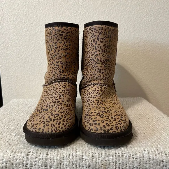 UGG LIMITED EDITION Classic Short Leopard Print‎ Boots