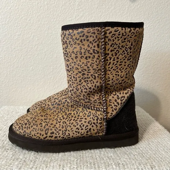 UGG LIMITED EDITION Classic Short Leopard Print‎ Boots