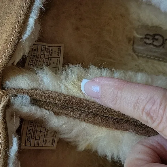 UGG MOCCASINS