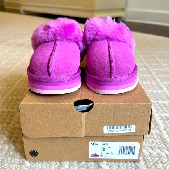 UGG - NWT - Girls Funkette Slipper Fluffy Slippers - Purple Ruby - Size: US 2