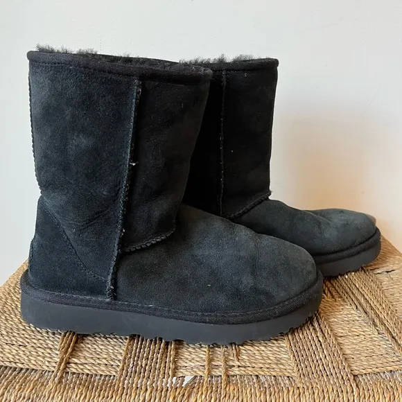 UGG Shoes Women’s 6 Black Classic Short II Boot