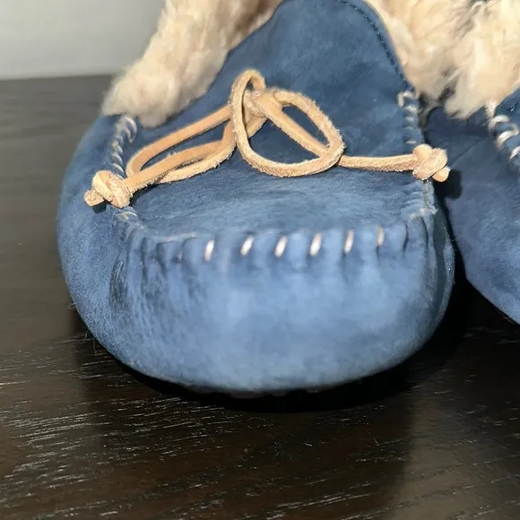 UGG Woman’s Alena Blue Suede Slip on Moccasin Shoe with Fur Lining, Bow Size 11