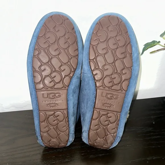 UGG Woman’s Alena Blue Suede Slip on Moccasin Shoe with Fur Lining, Bow Size 11