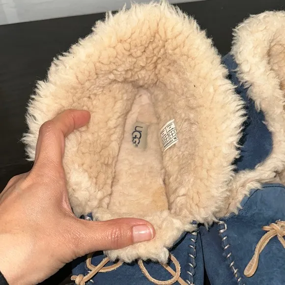 UGG Woman’s Alena Blue Suede Slip on Moccasin Shoe with Fur Lining, Bow Size 11