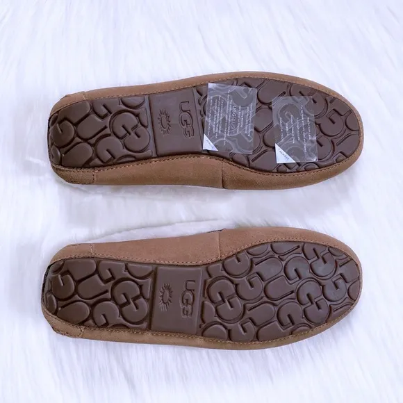 UGG Women’s Dakota Spill Seam Chestnut Moccasin Slippers