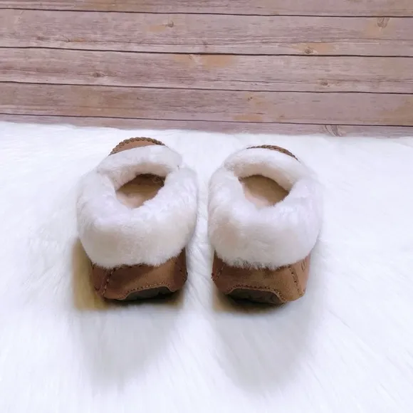 UGG Women’s Dakota Spill Seam Chestnut Moccasin Slippers