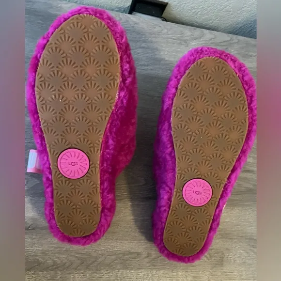 UGG Women's Fluff Yeah Slingback Sandal Pink Size 8