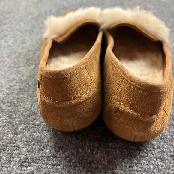 UGG Women’s Kaley Wisp Loafer Chestnut size: 7