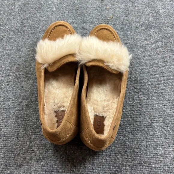 UGG Women’s Kaley Wisp Loafer Chestnut size: 7