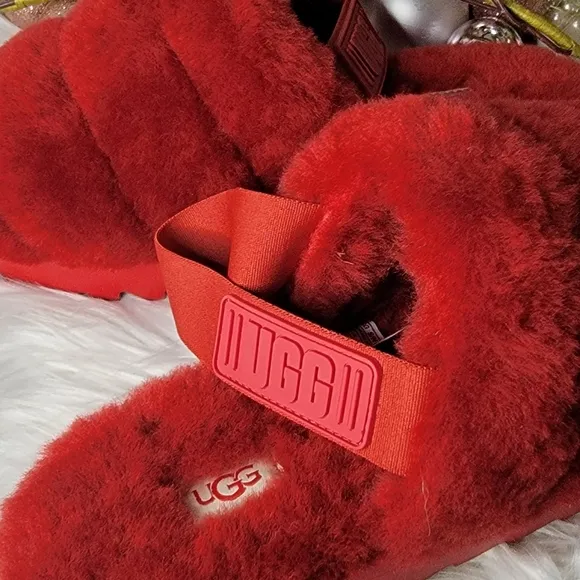 UGG Women's UGG Super Fluff Slippers Brand new