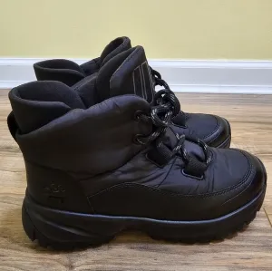 UGG Yose Puffer Lace, size US 9.5