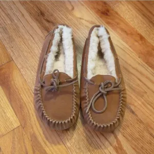 UGG Dakota Chestnut Suede Moccasin Slippers size 5