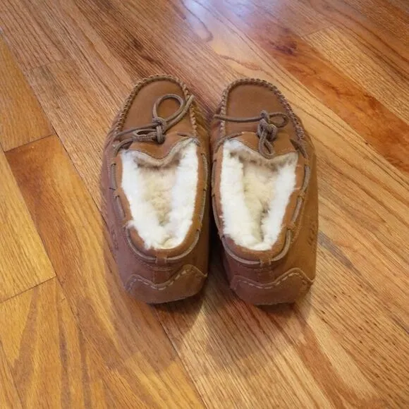 UGG Dakota Chestnut Suede Moccasin Slippers size 5