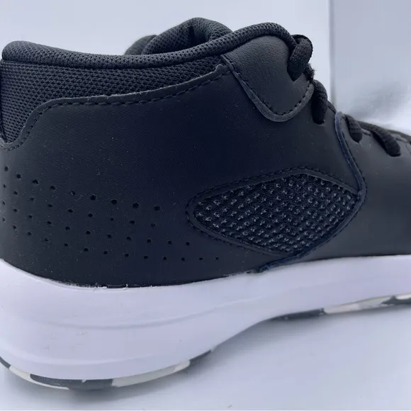 UNDER ARMOUR basketball Lockdown 5 youth sneakers Size 3Y