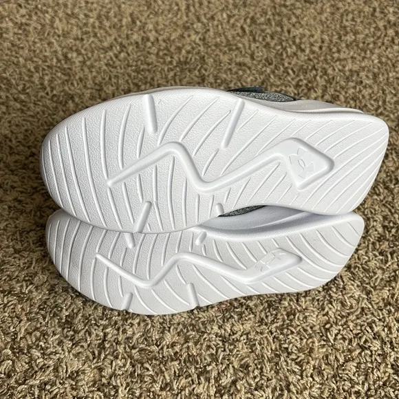 Under Armour Essentials Boys' Gray Orange Logo Shoes Size 2Y