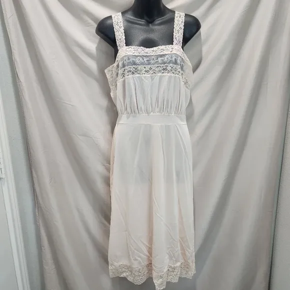 Van Raalte Vintage 60s Light Pink Lace Trim Lingerie Slip Dress Nightgown