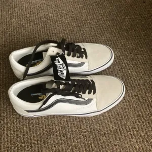 Vans Men's Black and White Sneakers