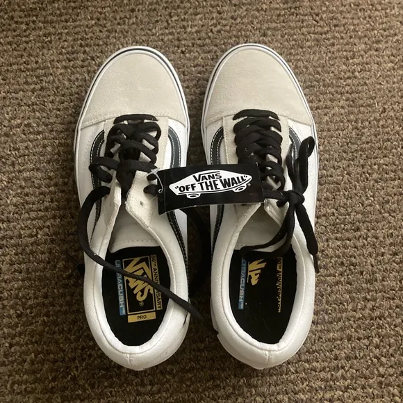 Vans Men's Black and White Sneakers