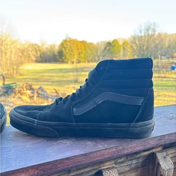 VANS SK8 BLACK SUEDE HIGHTOP TRAINERS. MENS 9.5