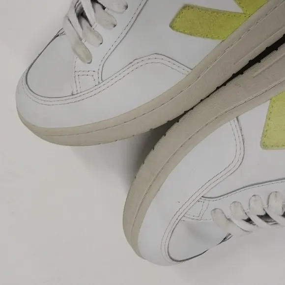 Veja V12 Sneakers