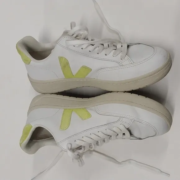 Veja V12 Sneakers