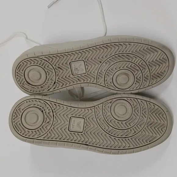 Veja V12 Sneakers