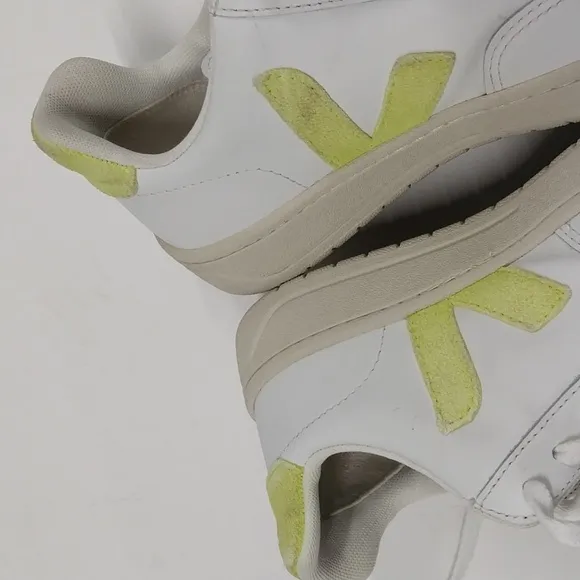 Veja V12 Sneakers