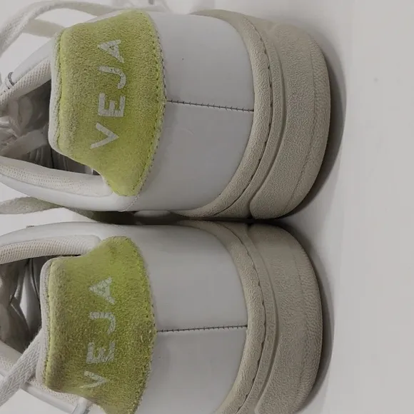 Veja V12 Sneakers