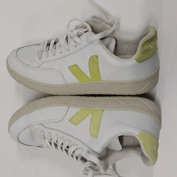 Veja V12 Sneakers