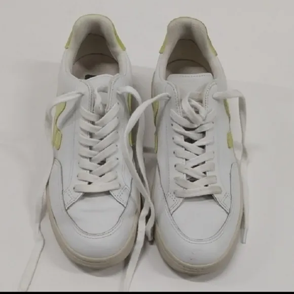 Veja V12 Sneakers