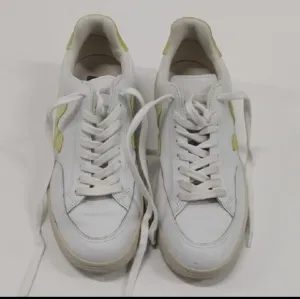 Veja V12 Sneakers