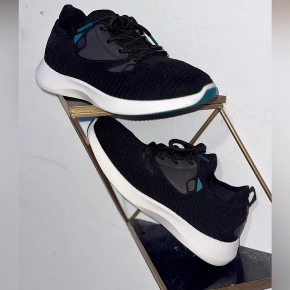 Vessi Black and White Athletic Sneakers Breathable Mesh everydays 2.0 size 6