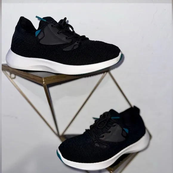 Vessi Black and White Athletic Sneakers Breathable Mesh everydays 2.0 size 6