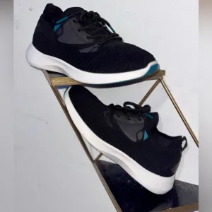 Vessi Black and White Athletic Sneakers Breathable Mesh everydays 2.0 size 6