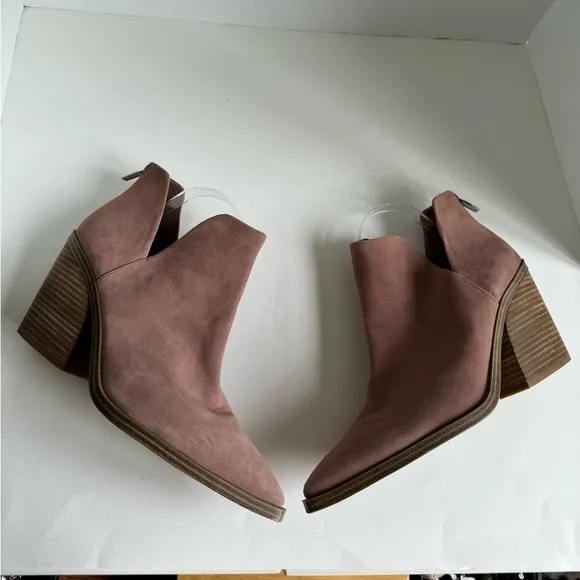 Vince Camuto Gigietta Suede Bootie Women's Shoes Size 11