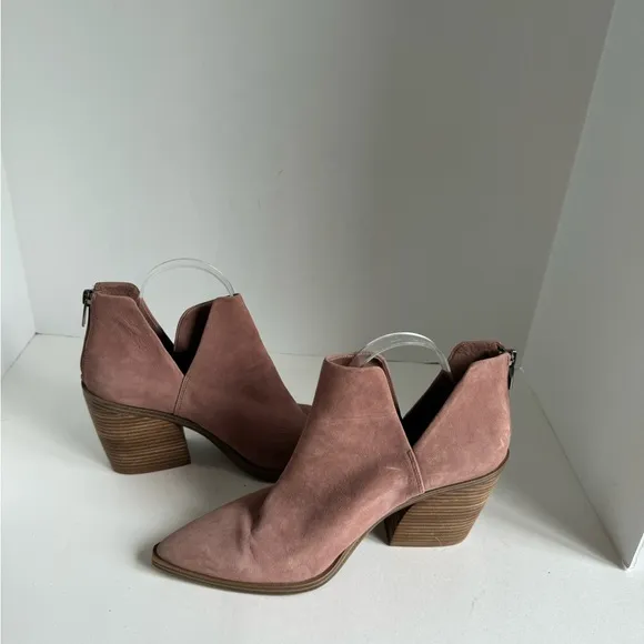 Vince Camuto Gigietta Suede Bootie Women's Shoes Size 11