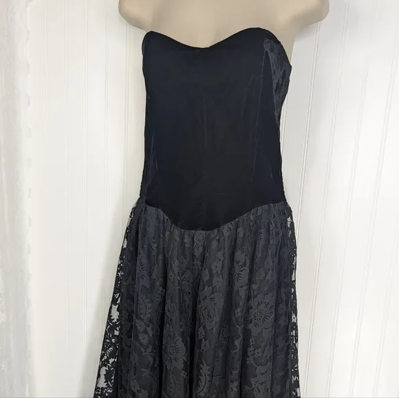 VINTAGE Chenelli Paris Strapless Velvet Lace Fit &amp; Flare Dress Sz 11