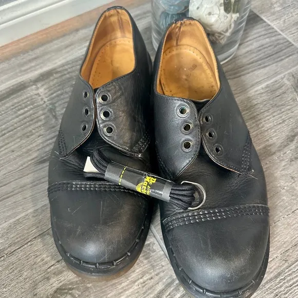 Vintage Dr. Martens Cap Toe Shoes ENGLAND VTG, Leather Made in England Size 10