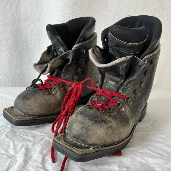 Vintage Scarpa ASOLO Italian Leather lacer three pin tele ski boot’s HEAVY nice