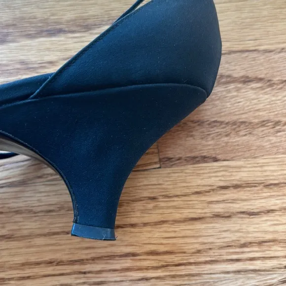 Vintage Yves Saint Laurent black heeled shoes Size 9 M