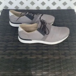 Vionic Carmen shoes size 9