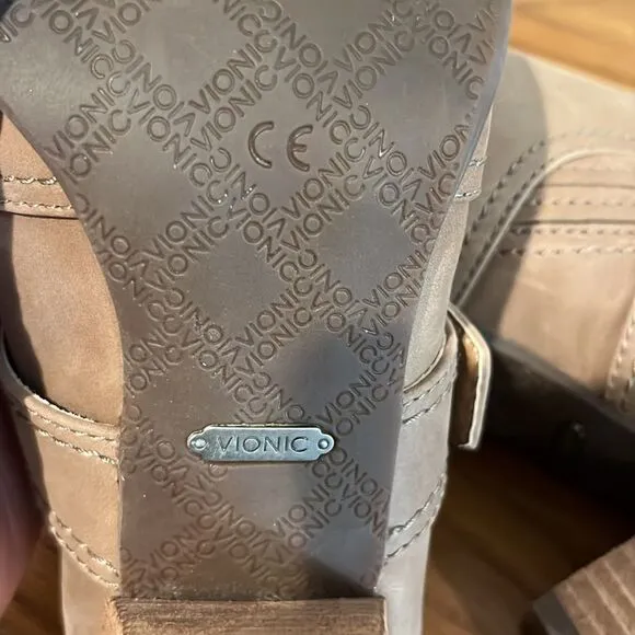 Vionic Cheyenne Buckle Stacked Heel Mule Clog size 7.