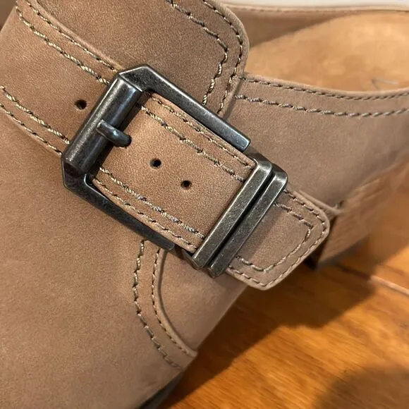Vionic Cheyenne Buckle Stacked Heel Mule Clog size 7.