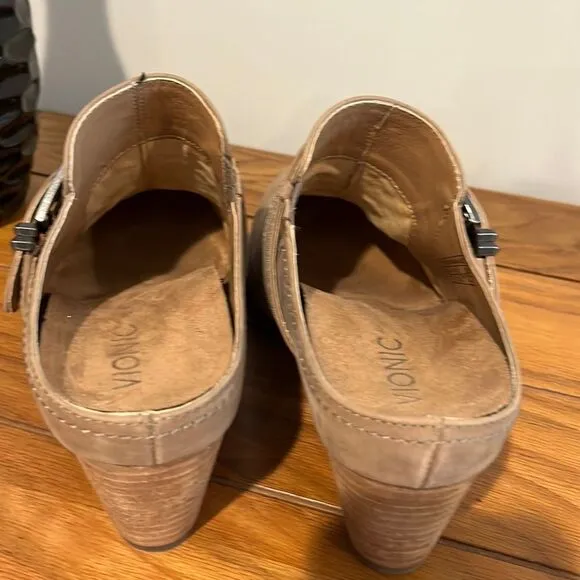 Vionic Cheyenne Buckle Stacked Heel Mule Clog size 7.