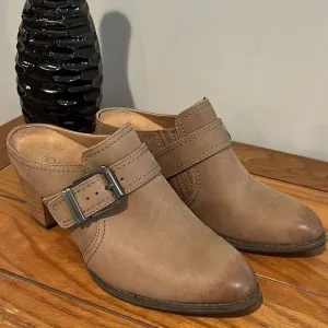 Vionic Cheyenne Buckle Stacked Heel Mule Clog size 7.
